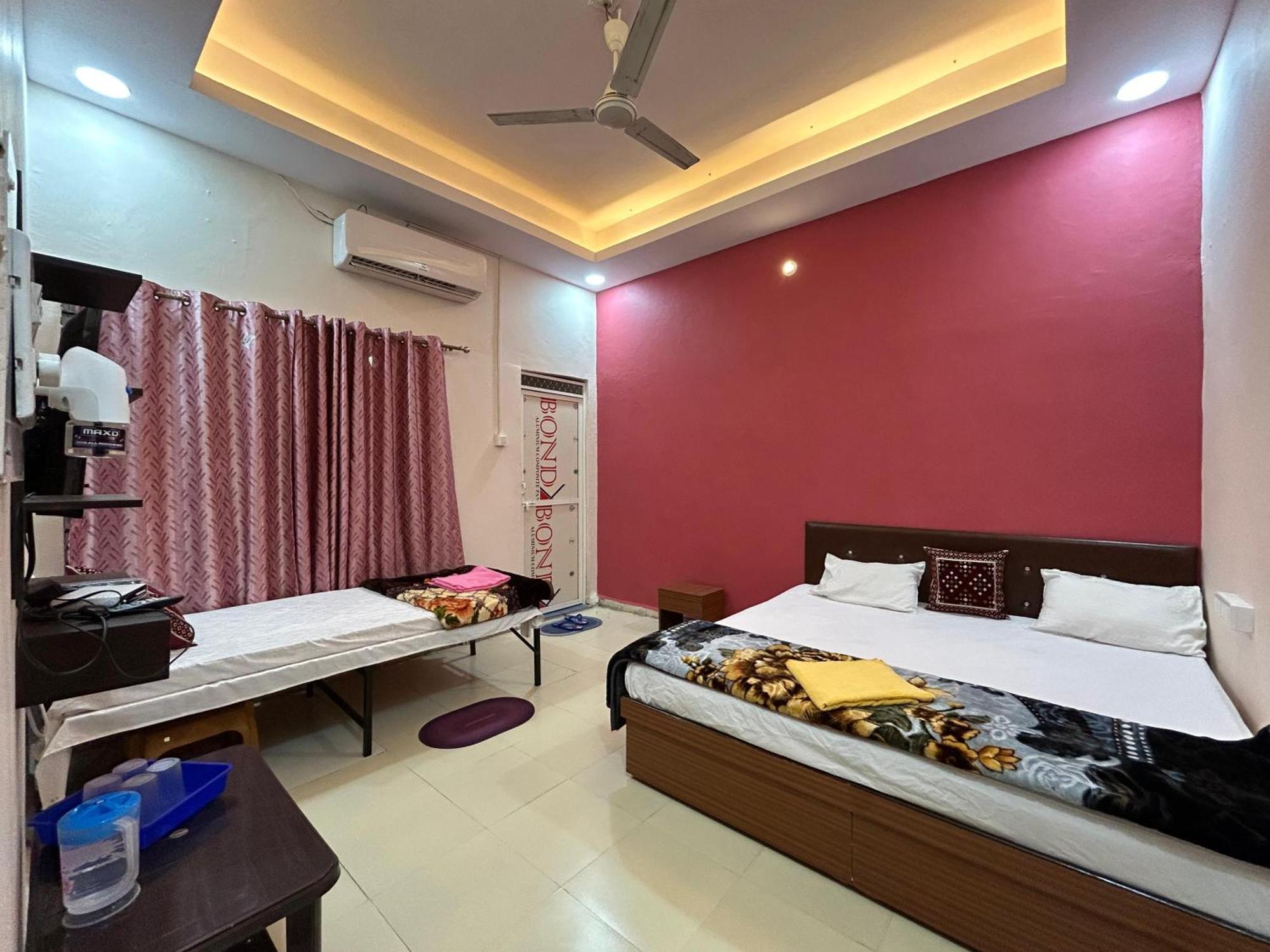 Bed and Breakfast Aashirwad Residency Ujjain Exterior foto